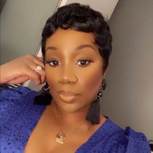 Meet your Posher, Deidra